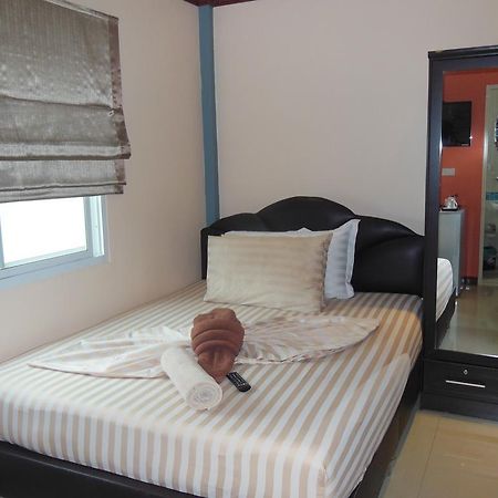 Boomerang Guesthouse And Bar Pattaya ภายนอก รูปภาพ
