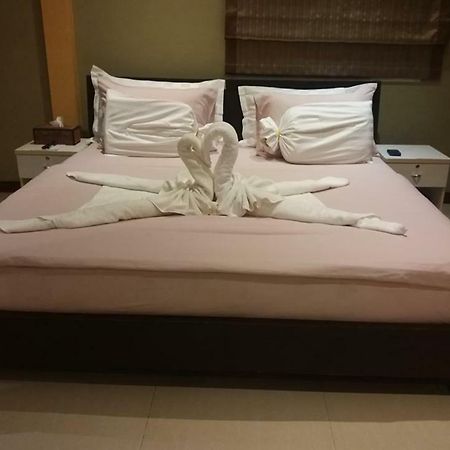 Boomerang Guesthouse And Bar Pattaya ภายนอก รูปภาพ