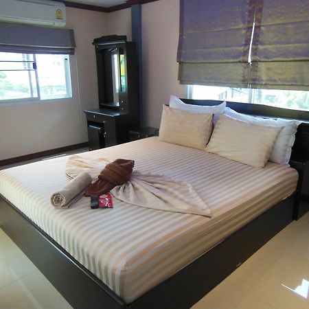 Boomerang Guesthouse And Bar Pattaya ภายนอก รูปภาพ