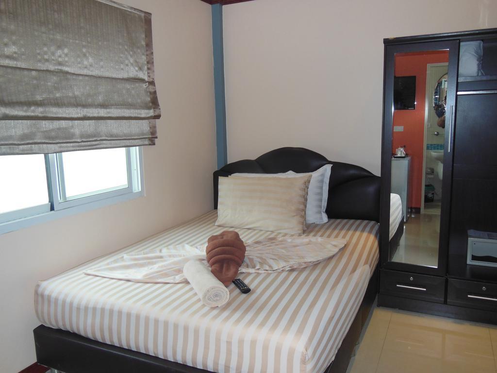 Boomerang Guesthouse And Bar Pattaya ภายนอก รูปภาพ