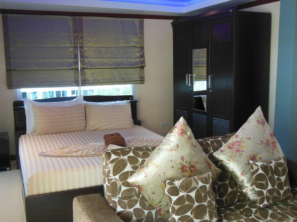 Boomerang Guesthouse And Bar Pattaya ภายนอก รูปภาพ