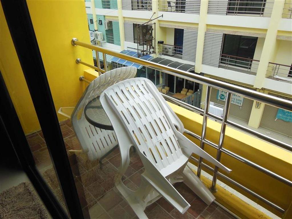 Boomerang Guesthouse And Bar Pattaya ภายนอก รูปภาพ