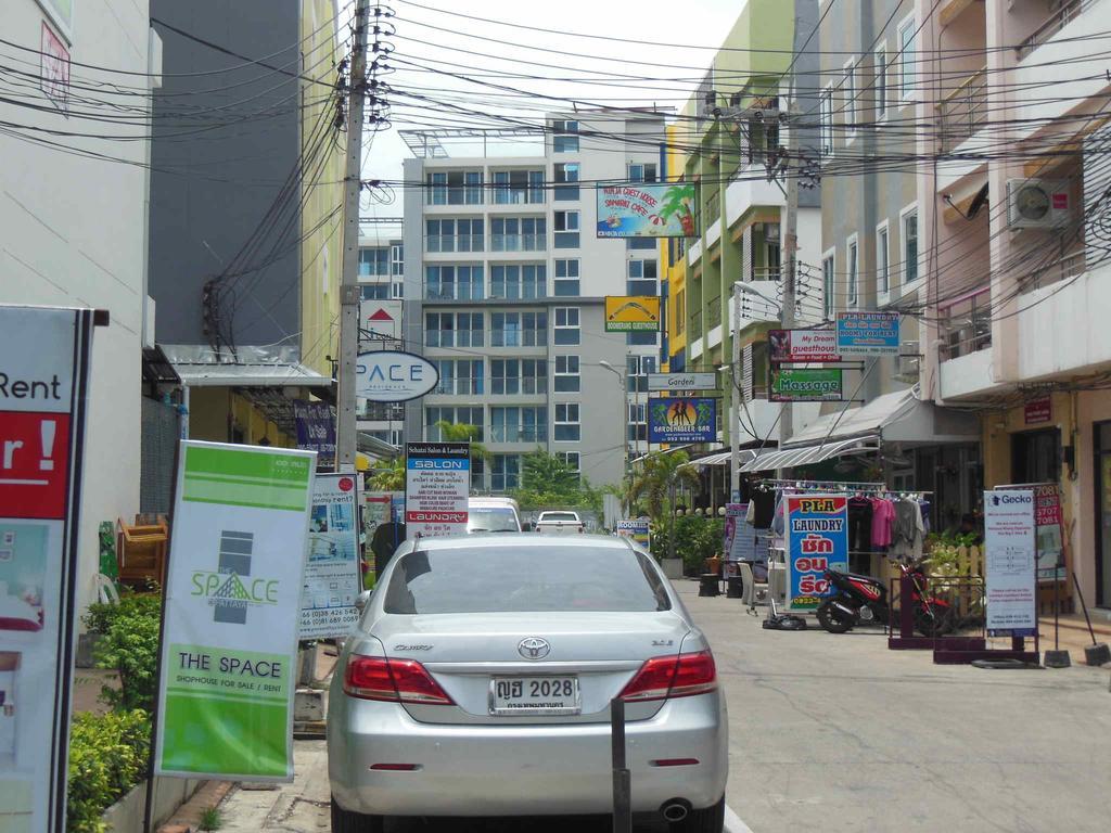 Boomerang Guesthouse And Bar Pattaya ภายนอก รูปภาพ