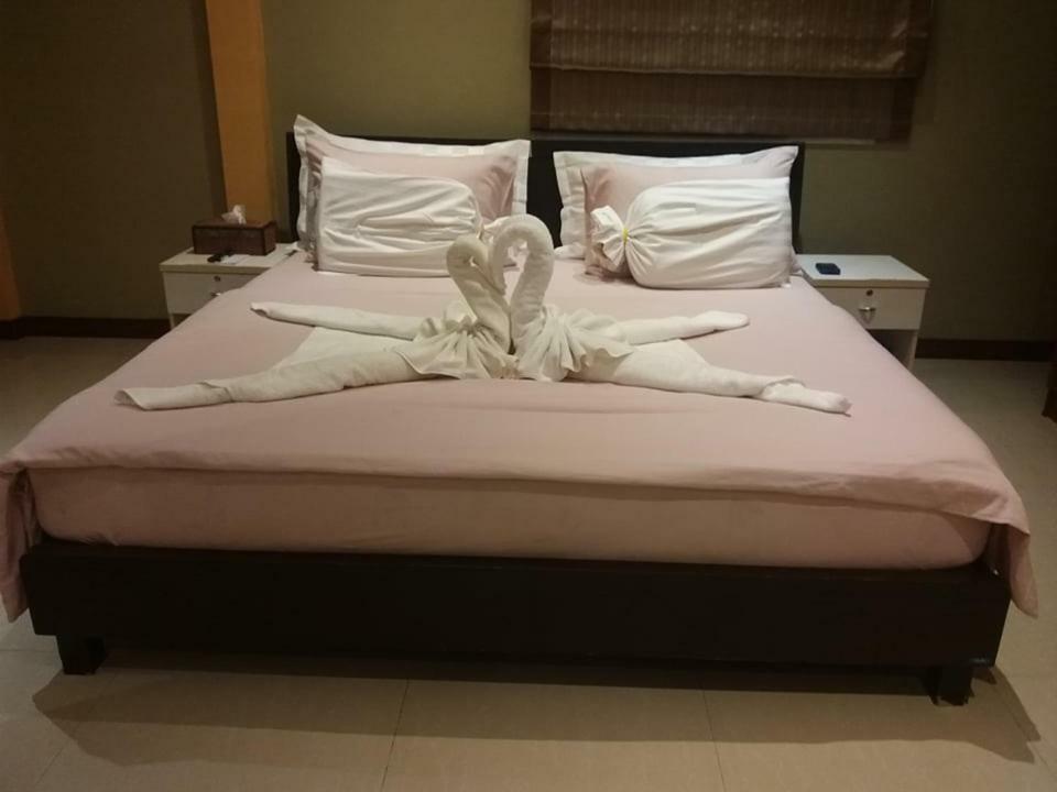 Boomerang Guesthouse And Bar Pattaya ภายนอก รูปภาพ