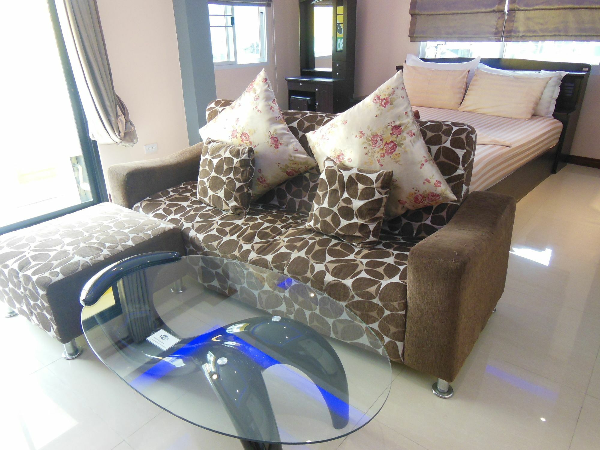 Boomerang Guesthouse And Bar Pattaya ภายนอก รูปภาพ