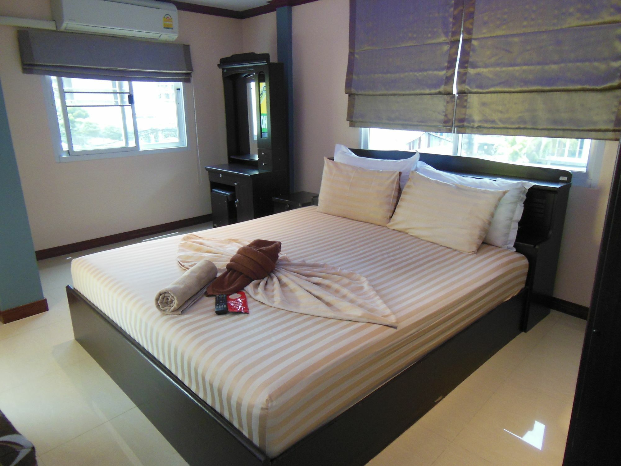 Boomerang Guesthouse And Bar Pattaya ภายนอก รูปภาพ